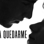 Portada de Voy a quedarme en el que se muestran dos chicos con una tierna mirada detalle