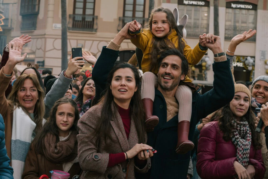 LORETO MAULEÓN es ANA, EMMA SANCHEZ es AMAYA y RAÚL PRIETO es ÁLVARO en La Chica de Nieve