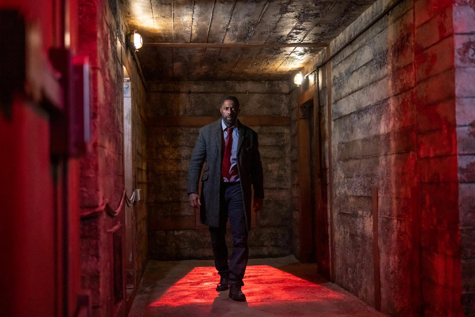 Idris Elba interpreta a John Luther en Luther: The Fallen Sun. Estreno en marzo de 2023.