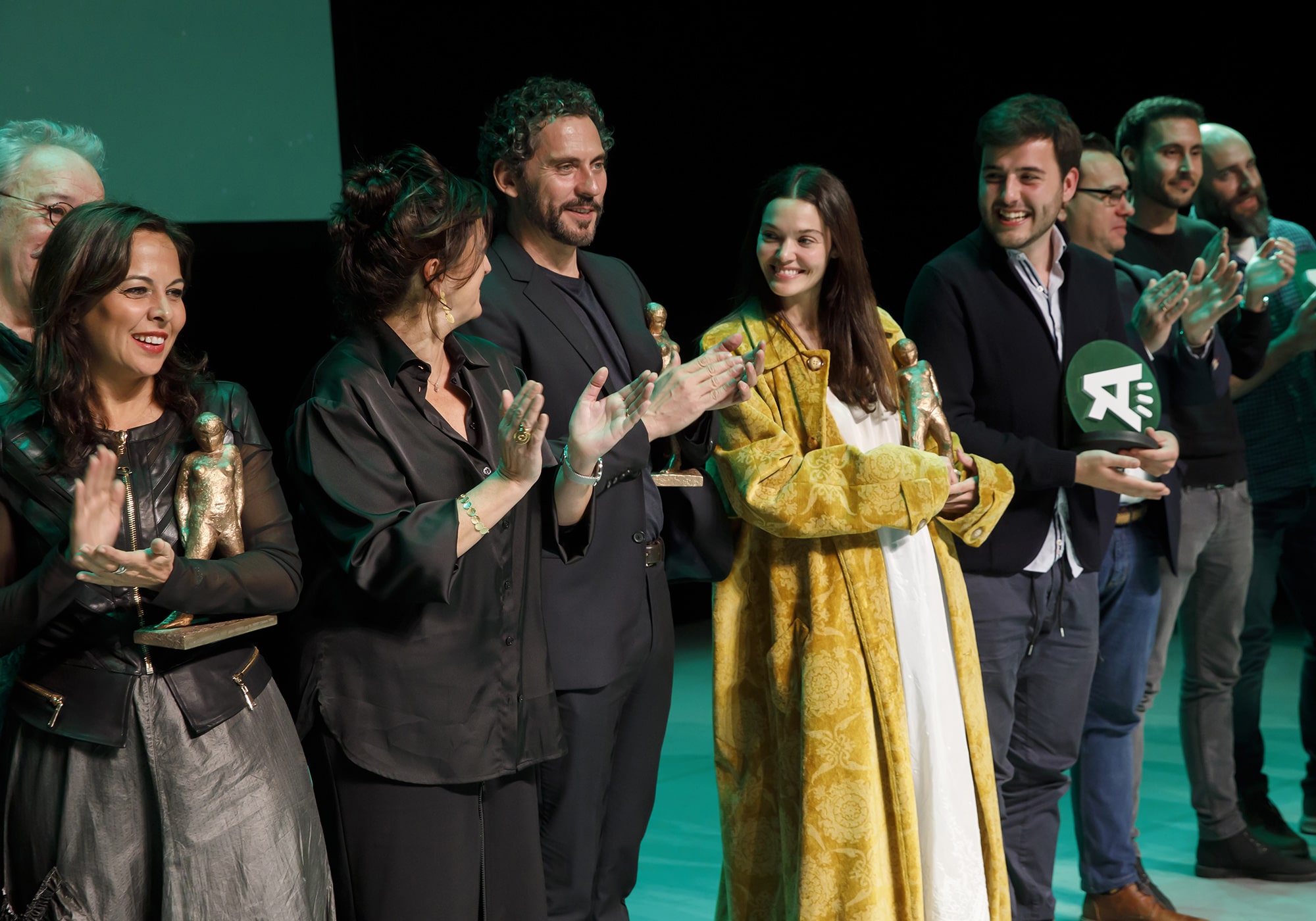  Paco León recibe el reconocimiento por su largometraje ‘Rainbow’