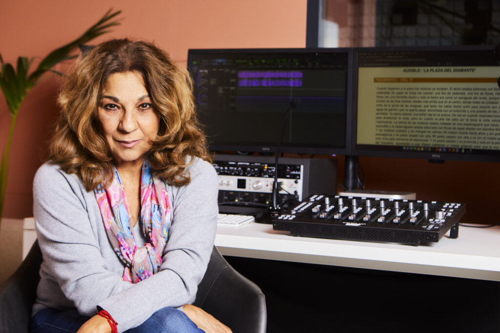 Lolita Flores en el estudio. Fotografía cedida por Audible.