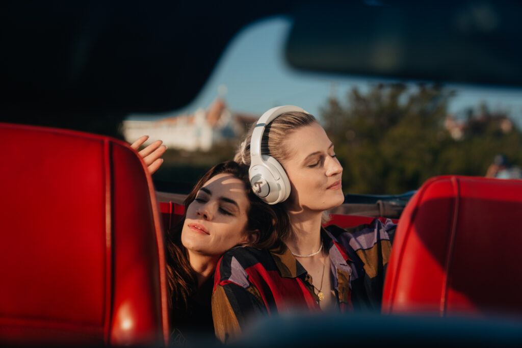 Dos chicas en un coche