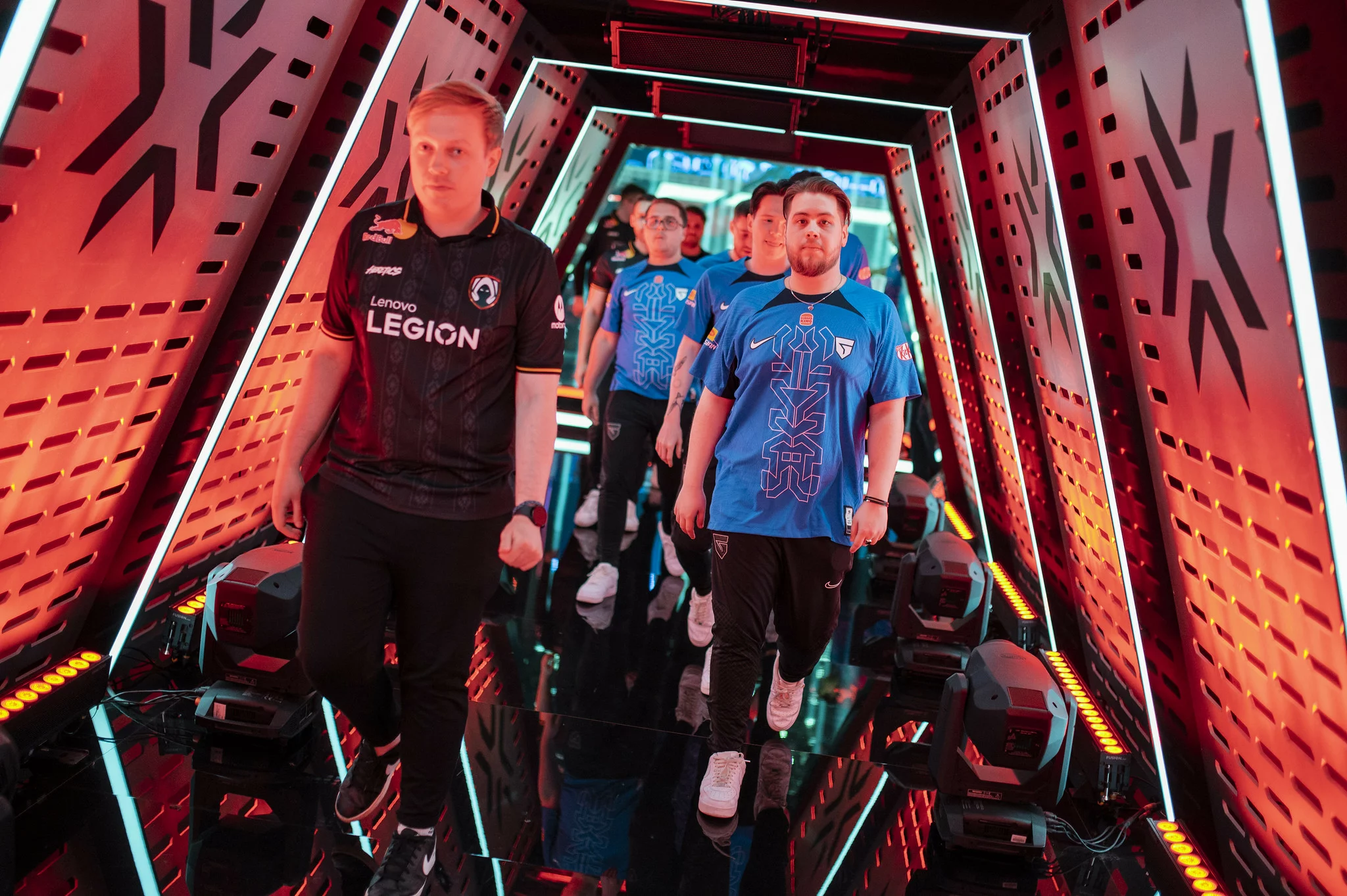 Los dos equipos salen al coliseo (autor: Hara Amorós / Riot Games / LVP / lag.)