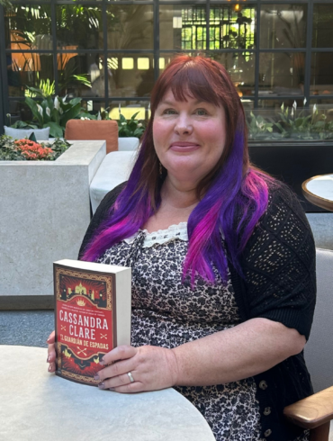 CASSANDRA CLARE