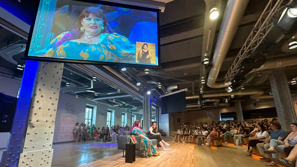 CASSANDRA CLARE