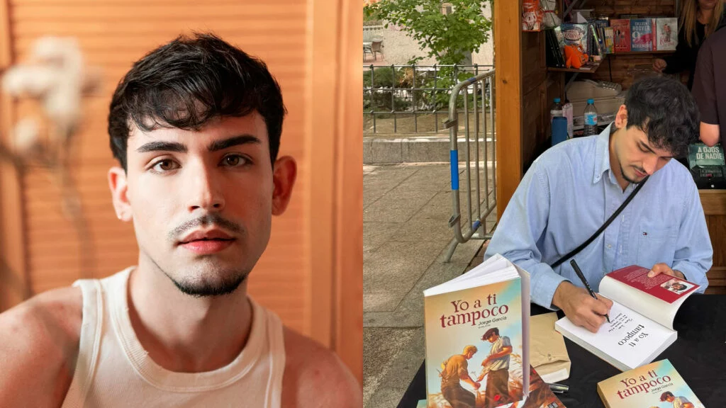El escritor Jorge García (@jota_studio) posando junto a un en un encuentro con lectores en la feria del libro en Madrid (2024)