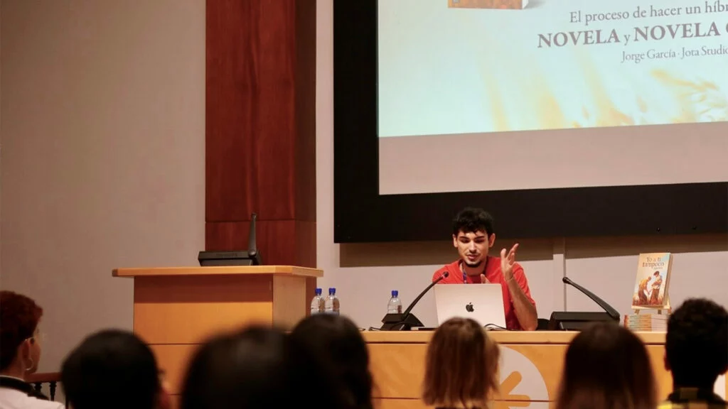 El escritor Jorge García (@jota_studio) ofreciendo una clase magistral en Gran Canaria