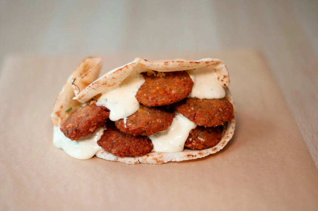Pita de Falafel de Garbanzo. Menú de CEAR
