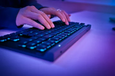 Teclado Logitech G515