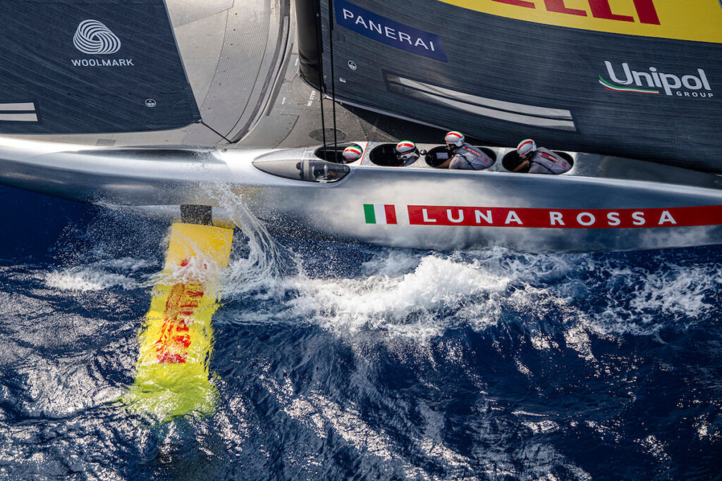 Accidente del equipo LUNA ROSSA PRADA PIRELLI TEAM