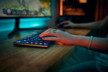 Teclado G915 X versión Wired