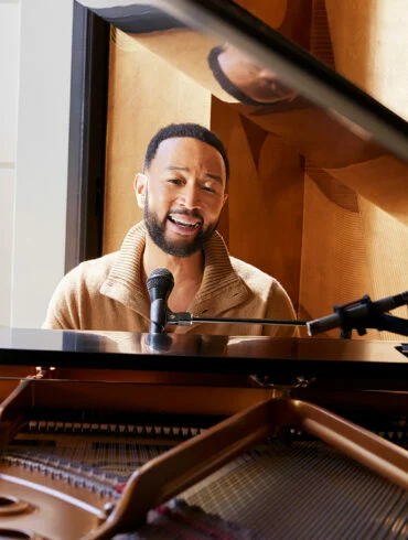 John Legend frente al piano