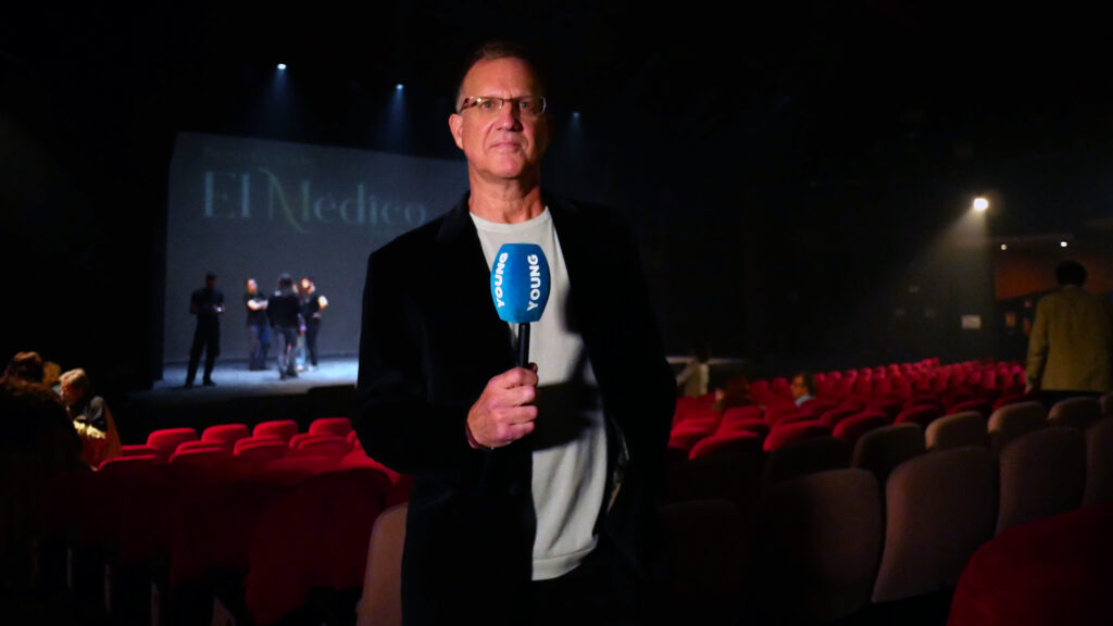 Michael Gordon, hijo del célebre escrito Noah Gordon, en la presentación de El Médico el musical en Barcelona