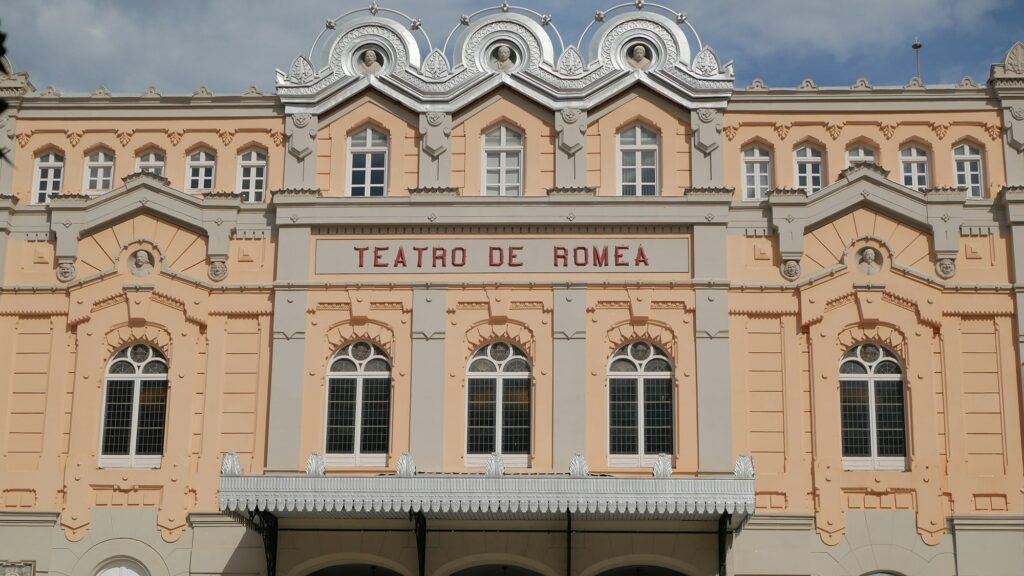 Fachada exterior del Teatro Romea