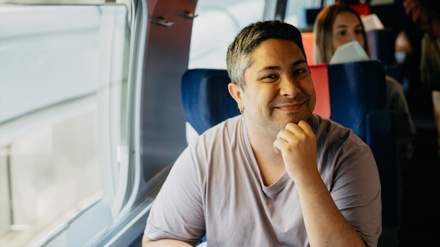 Man Hoh Tang en un tren de OUIGO. Fotografía de Isabel Fdez.-Pacheco