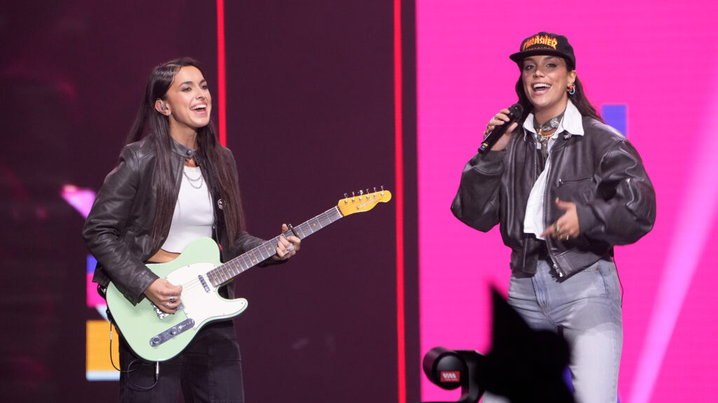 Marlena en un momento de la actuación del concierto Por ellas de Cadena 100