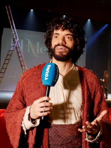 Fede Salles da vida a Rob J. Cole en el "El Médico el musical"