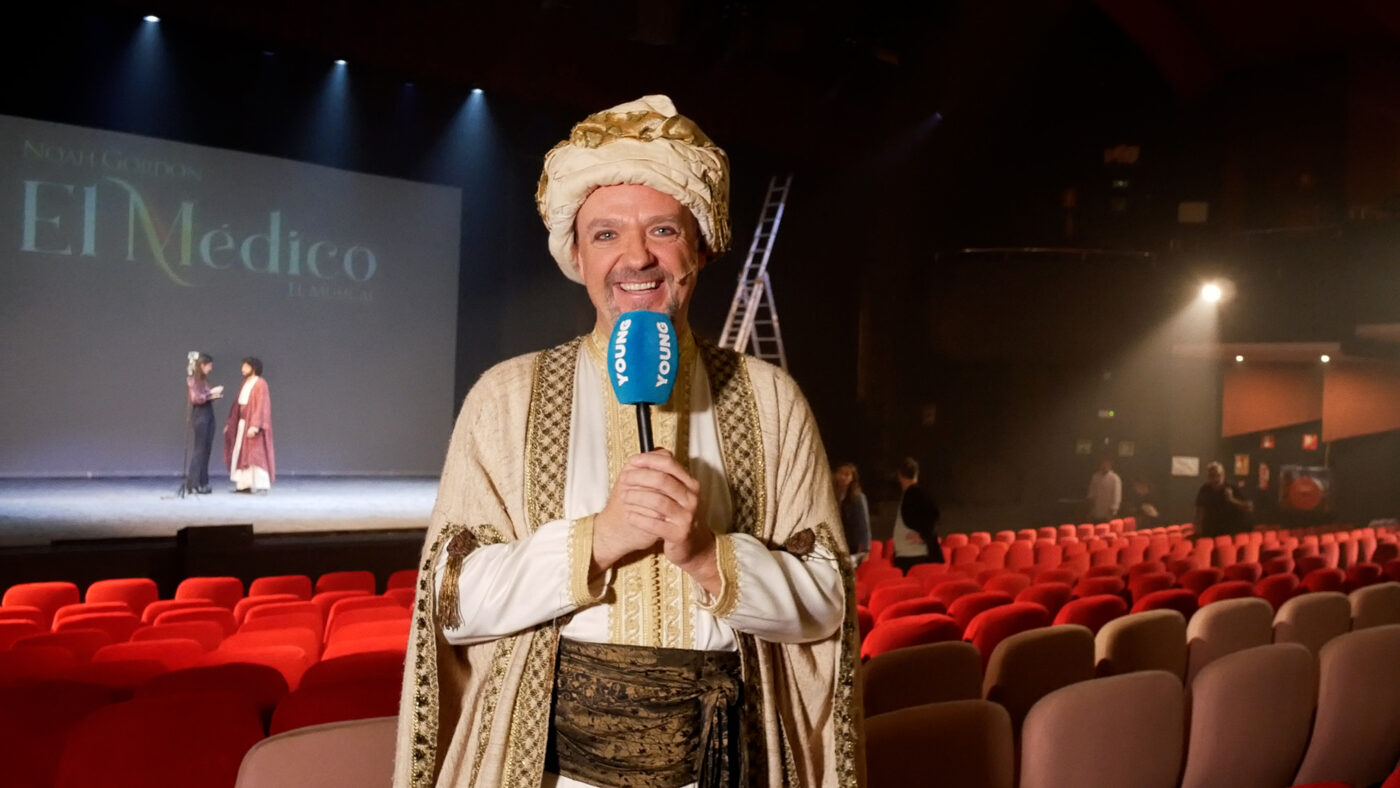 Sergi Albert interpreta al Maestro Avicena en el musical de "El Médico"