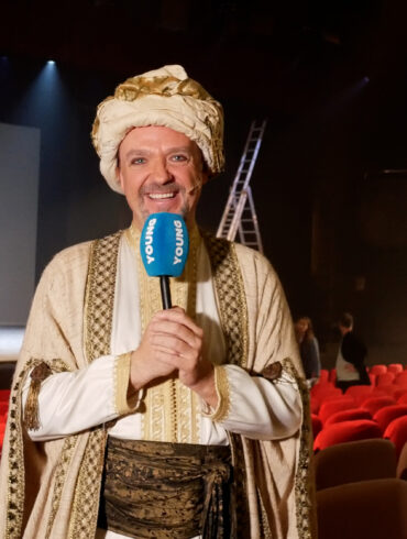 Sergi Albert interpreta al Maestro Avicena en el musical de "El Médico"