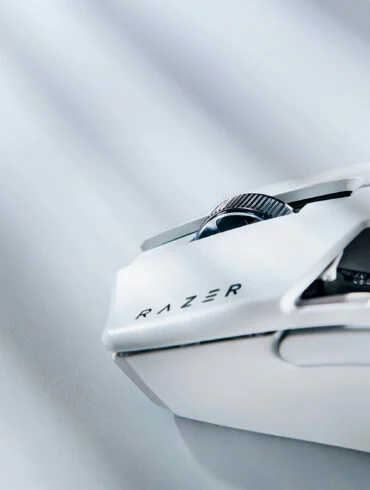 Vista lateral del Viper Mini Signature Edition en color blanco de Razer