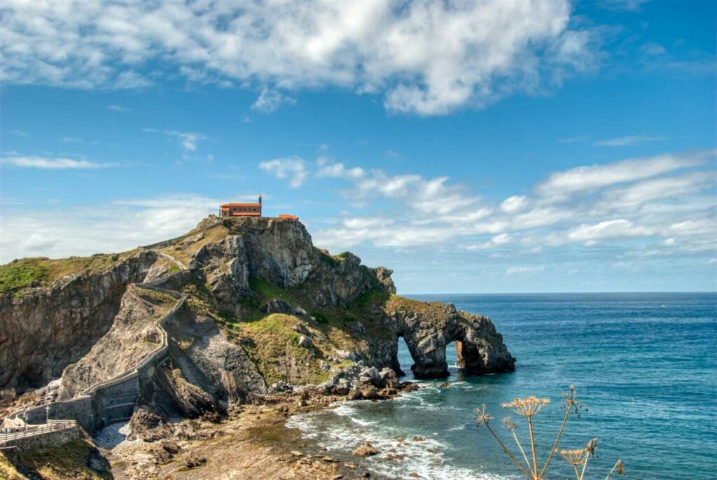 Impresionante imagen de la costa vasca. Foto: Luismi Sánchez | Unsplash.