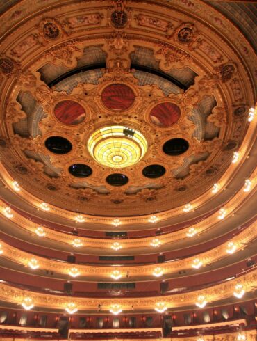 Imagen del precioso techo del patio de butacas del Gran Teatre del Liceu. Fotografía de Vicente Zambrano González