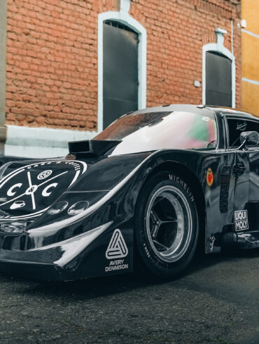 Vista frontal de La Liebre, el nuevo modelo legend de Hot Wheels