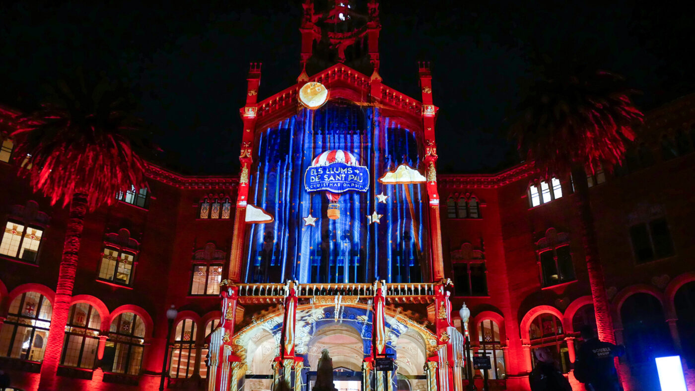 Llums de Sant Pau. Vista del mapping de la fachada del recinto modernista de Sant Pau