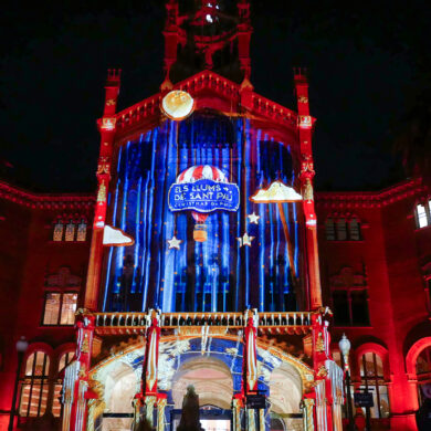 Llums de Sant Pau. Vista del mapping de la fachada del recinto modernista de Sant Pau