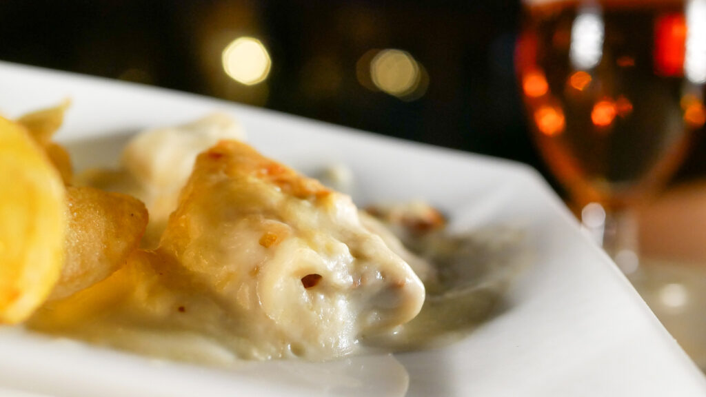 Canelón de la abuela de "carn d'olla" y la caña es de cerveza Turia en el Bar Marsella