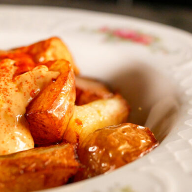 Bravas con alioli de sobrasada del Restaurante Na Midona