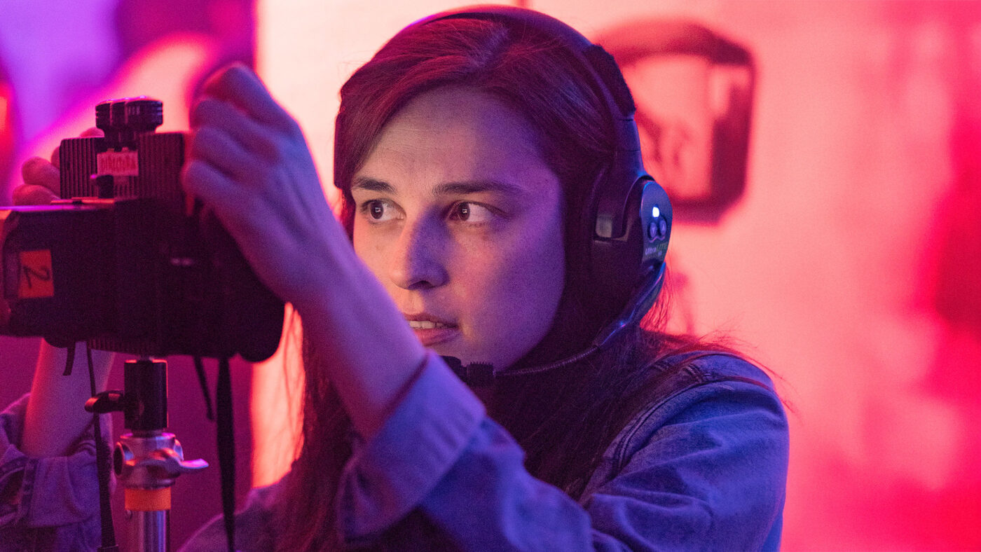 La directrora Sandra Romero en un momento de la producción de "Por donde pasa el silencio"