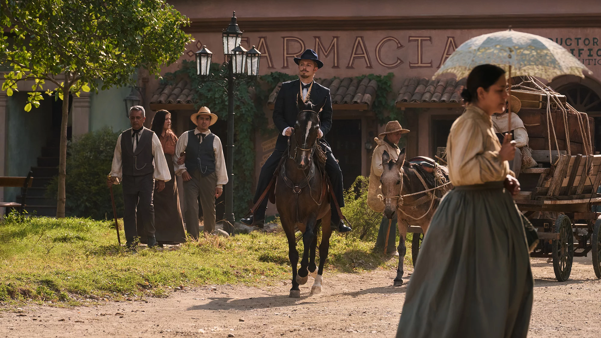 Ruggero Pascuarelli interpreta a Pietro Crespo en Cien Años De Soledad. Cr. Mauro González / Netflix ©️2024
