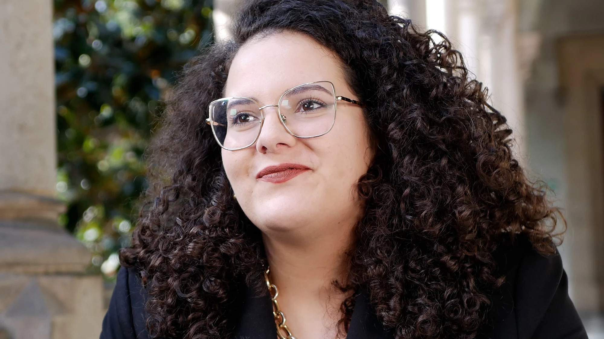 La escritora Inma Rubiales en una entrevista para la Revista YOUNG