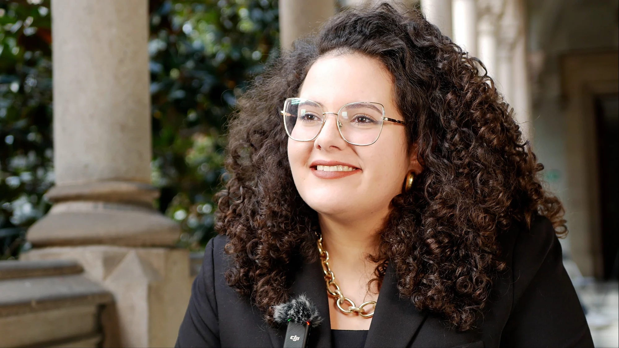 La escritora Inma Rubiales en una entrevista para la Revista YOUNG
