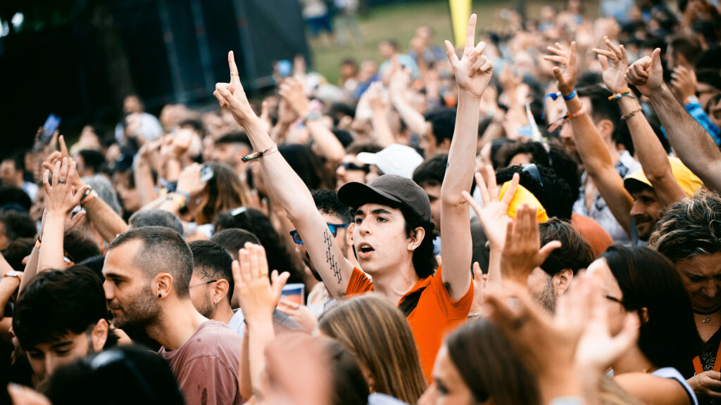 Un espectador durante el concierto de Carolina Durante. Fotografía de Maitane Campos