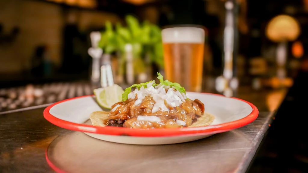 CHULA VISTA | Taco de shiitake encebollado