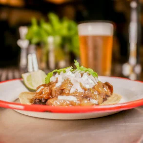CHULA VISTA | Taco de shiitake encebollado