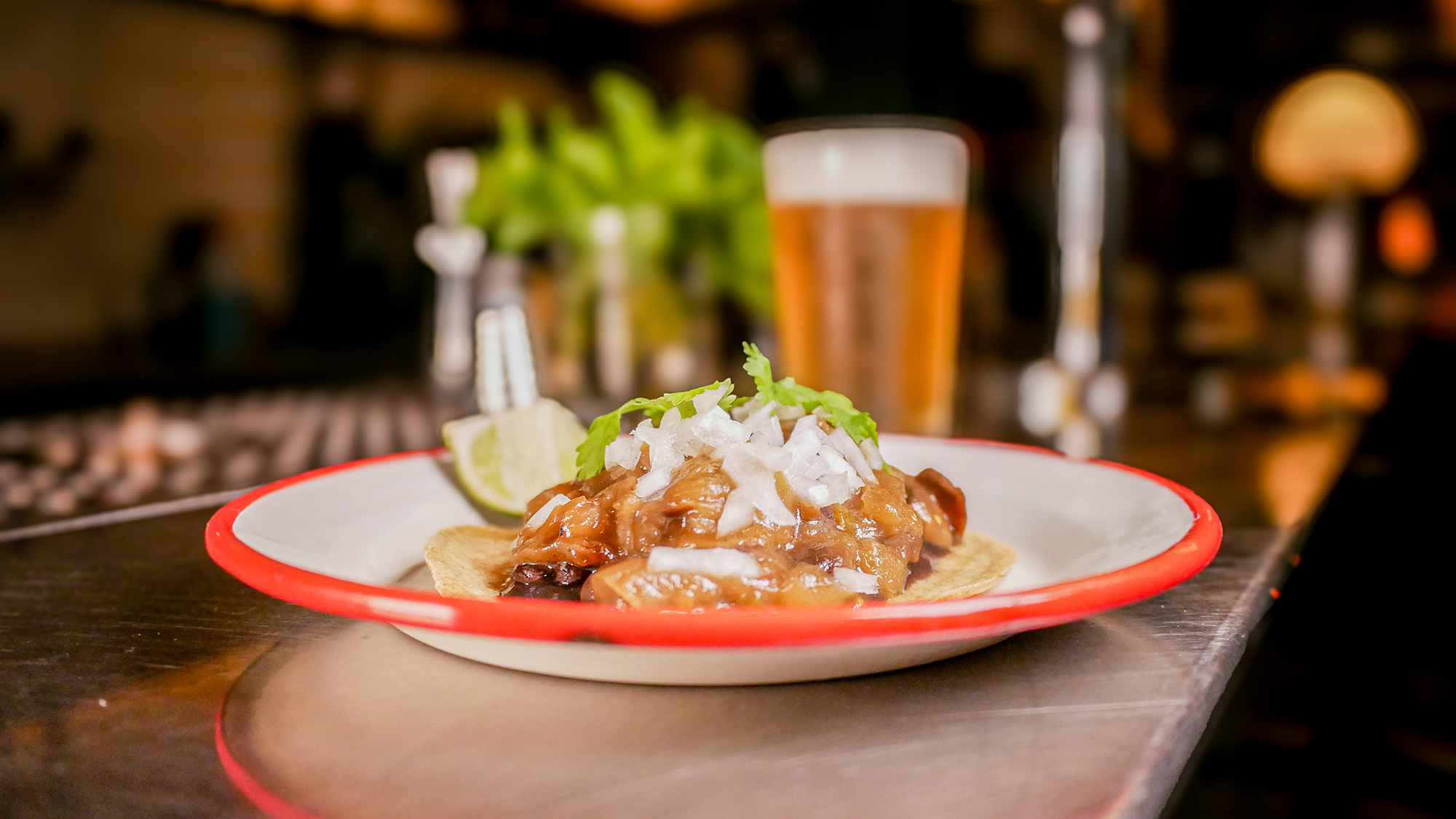 CHULA VISTA | Taco de shiitake encebollado