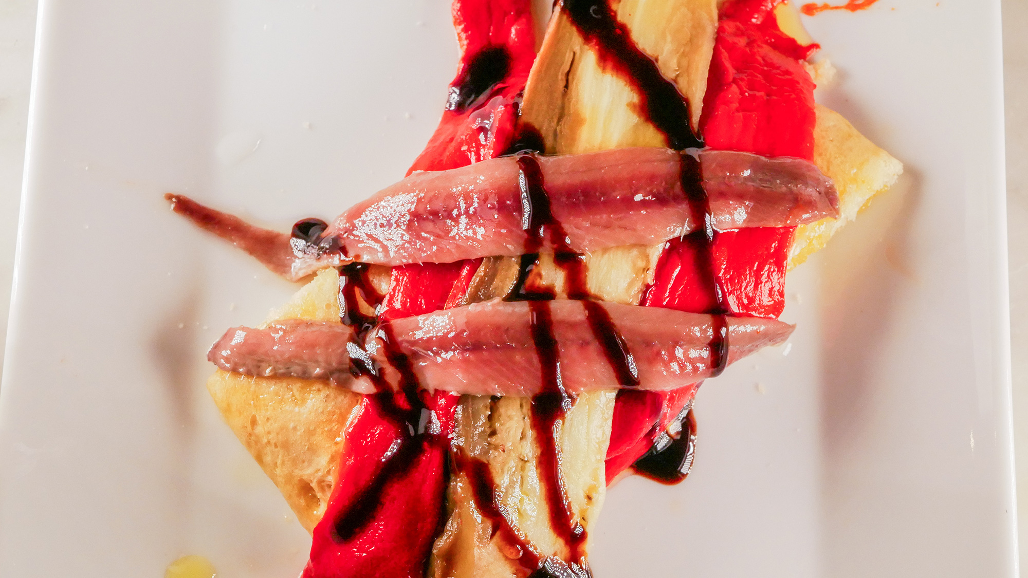 BAR MARSELLA | Coca de recapte con escalivada y anchoas