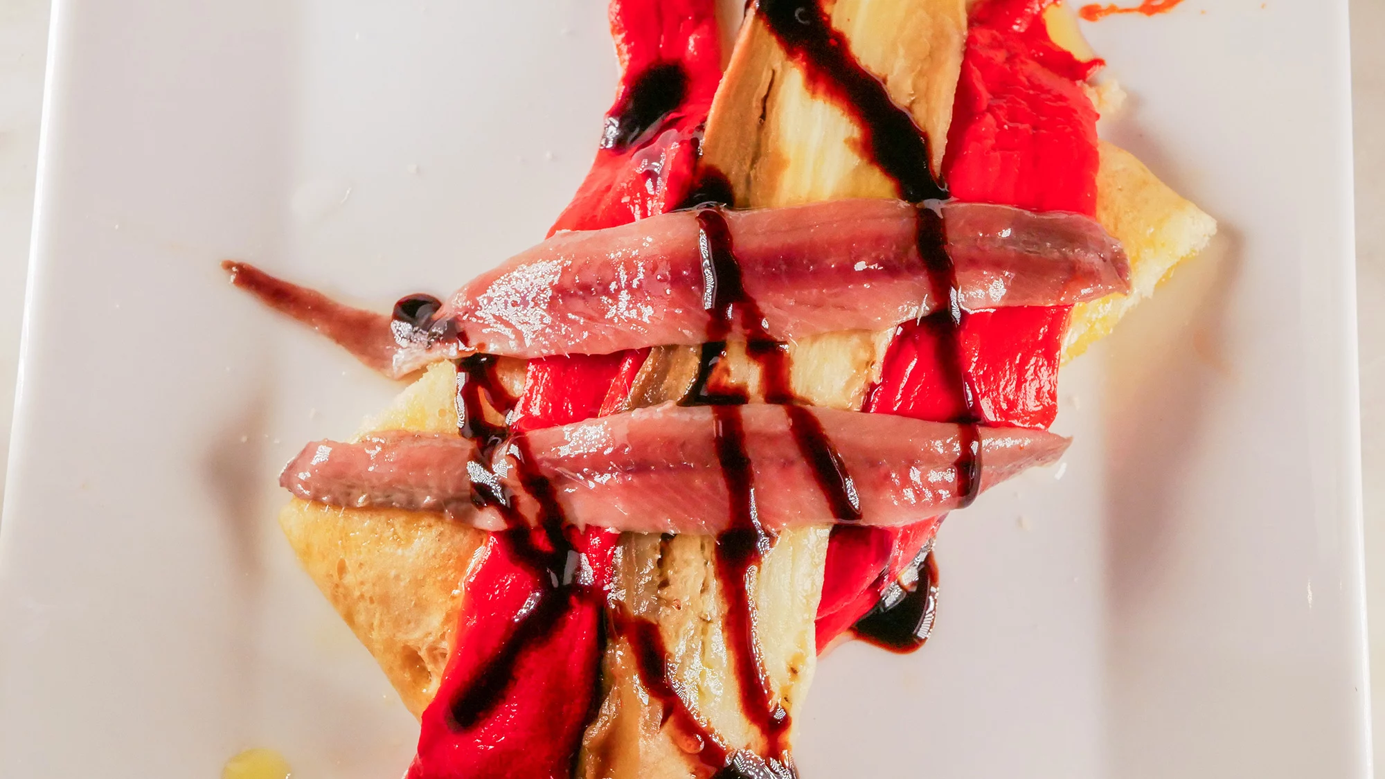BAR MARSELLA | Coca de recapte con escalivada y anchoas