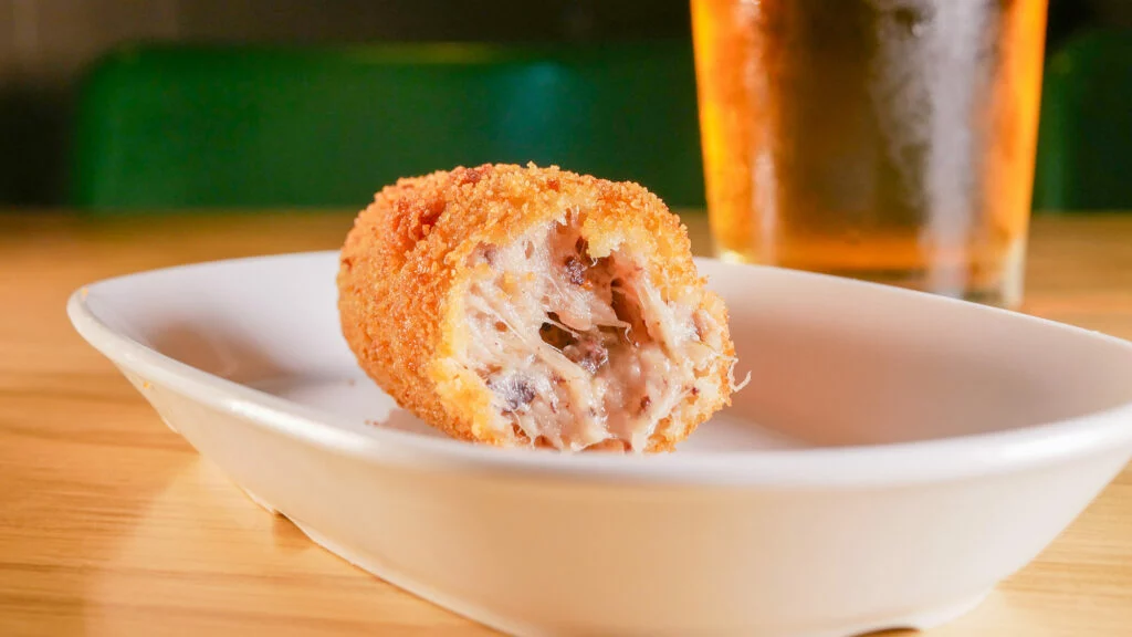 BAR LA RAVALA | Croqueta de carne de cocido