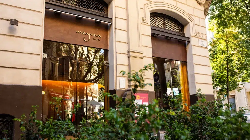 Vista exterior del restaurante Mayura de Barcelona