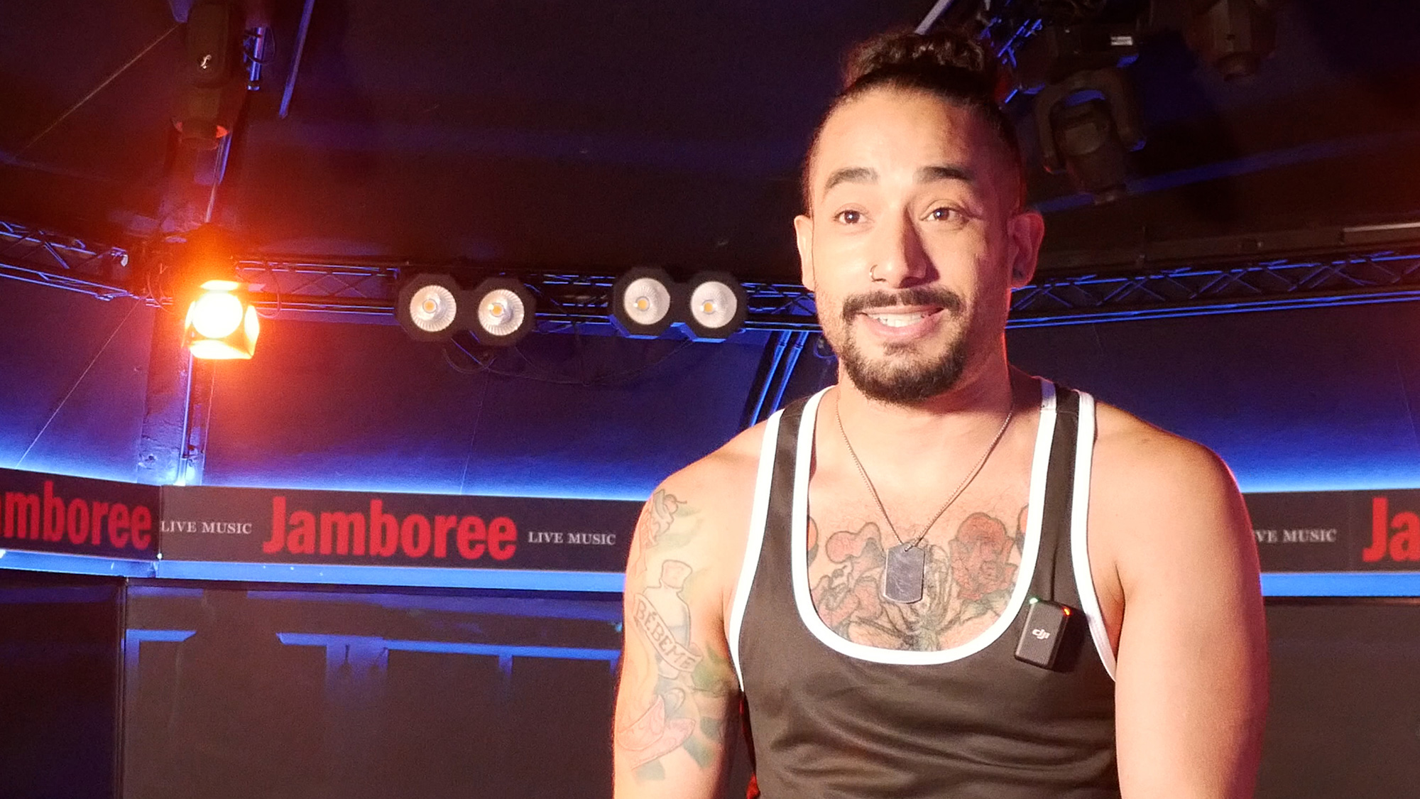 Glen Medina, en un fotograma de la entrevista con la Revista YOUNG