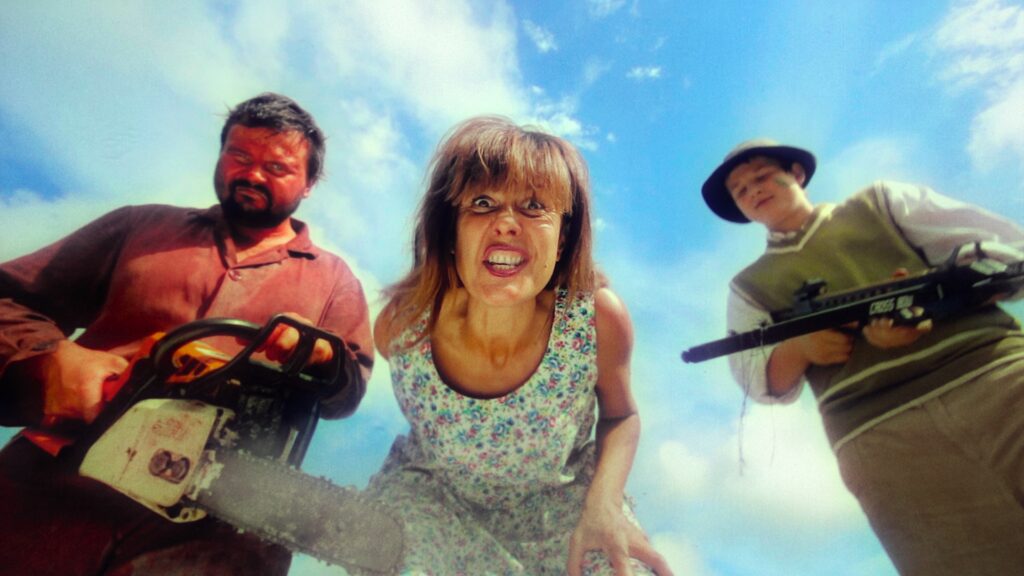 Fotograma de la película "Chainsaws were singing"
