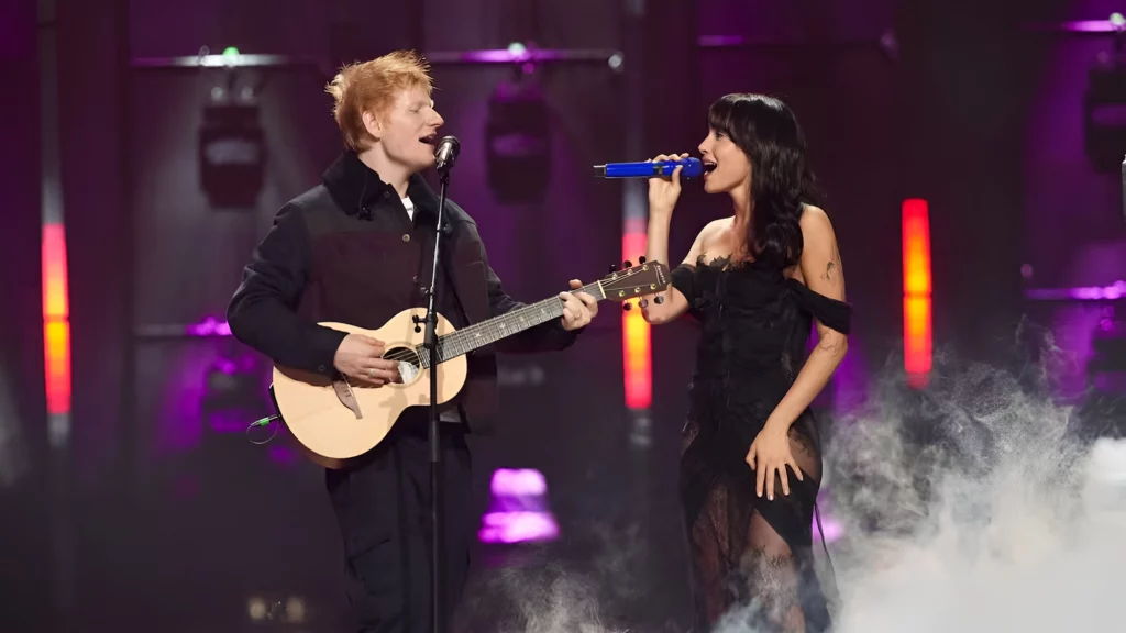 Aitana actuando junto a Ed Sheeran. Fotografía de Alberto Saiz