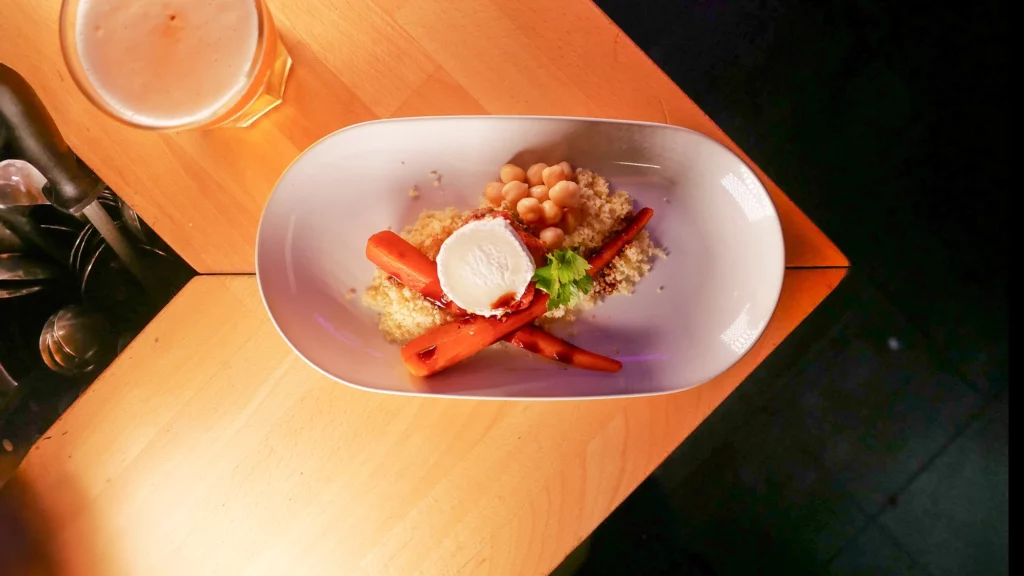 Bola de ternera con queso de cabra y couscous del Atubola