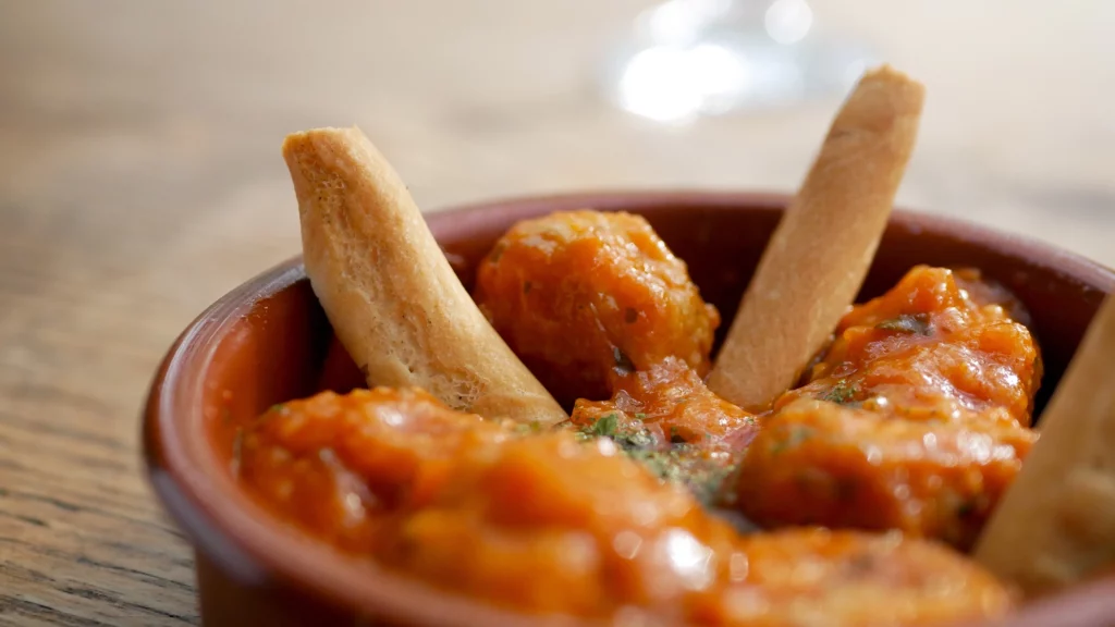 Tapa de albóndigas de la mami Tani del Bar Atlanta