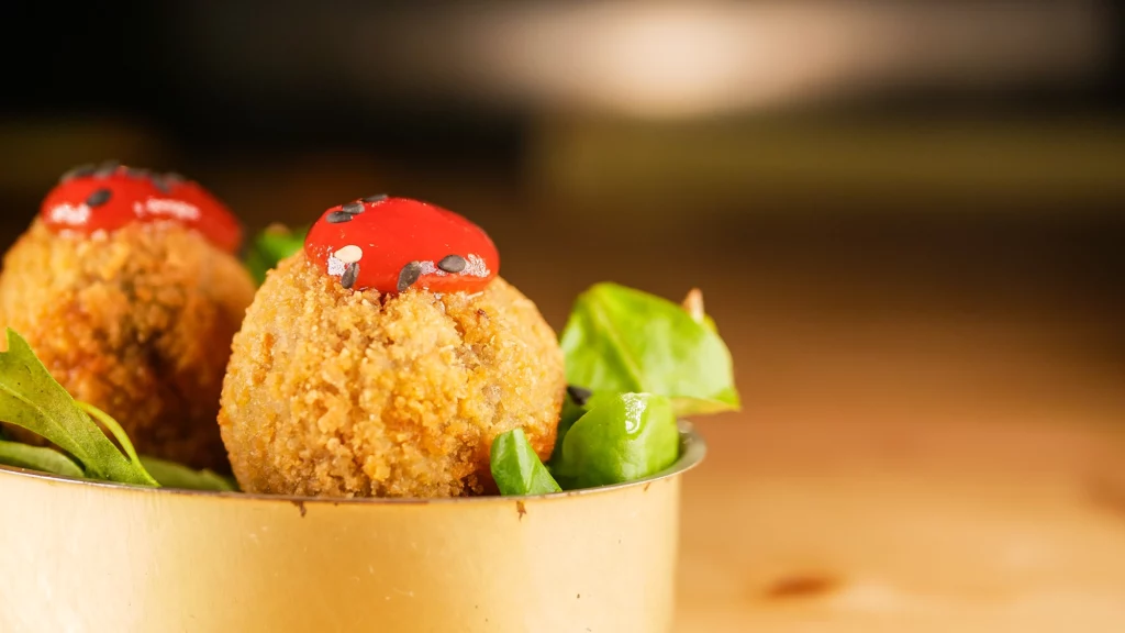 "Polpette" de berenjena y queso con confitura de tomate de La Monroe