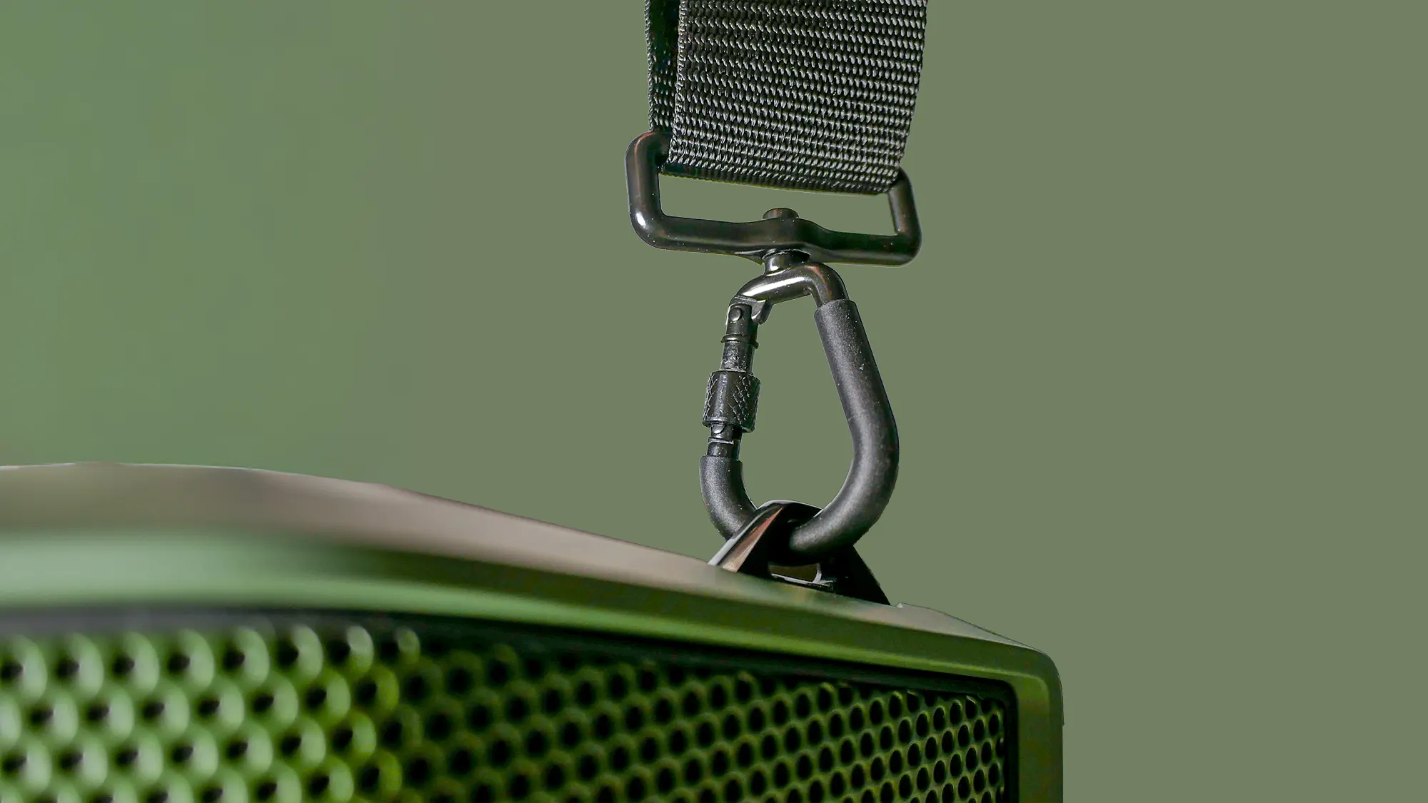 Detalle del agarre resistente de la correa del Teufel Rockster Cross 2